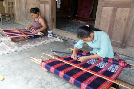 Khôi phục, phát triển làng nghề truyền thống