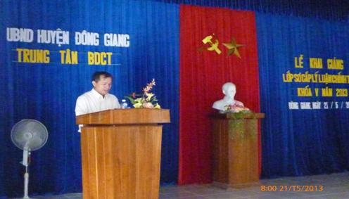 Đông Giang: Khai giảng lớp Sơ cấp lý luận hính trị năm 2013