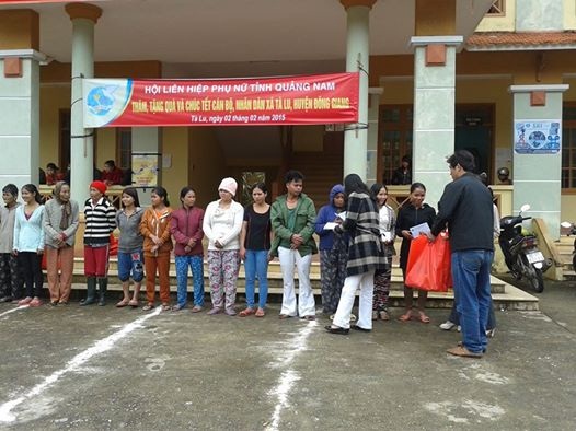 Hội LHPN tỉnh tặng 65 suất quà cho chị em đặc biệt khó khăn, tặng 04 xe đạp cho học sinh nghèo xã Tà Lu