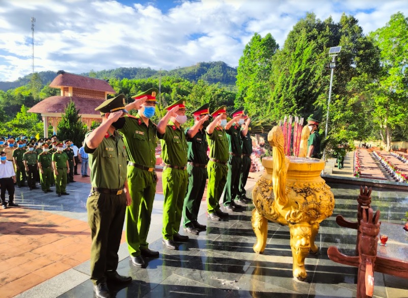 Đông Giang tổ chức Lễ viếng hương nhân kỷ niệm 74 năm Ngày Thương binh liệt sỹ